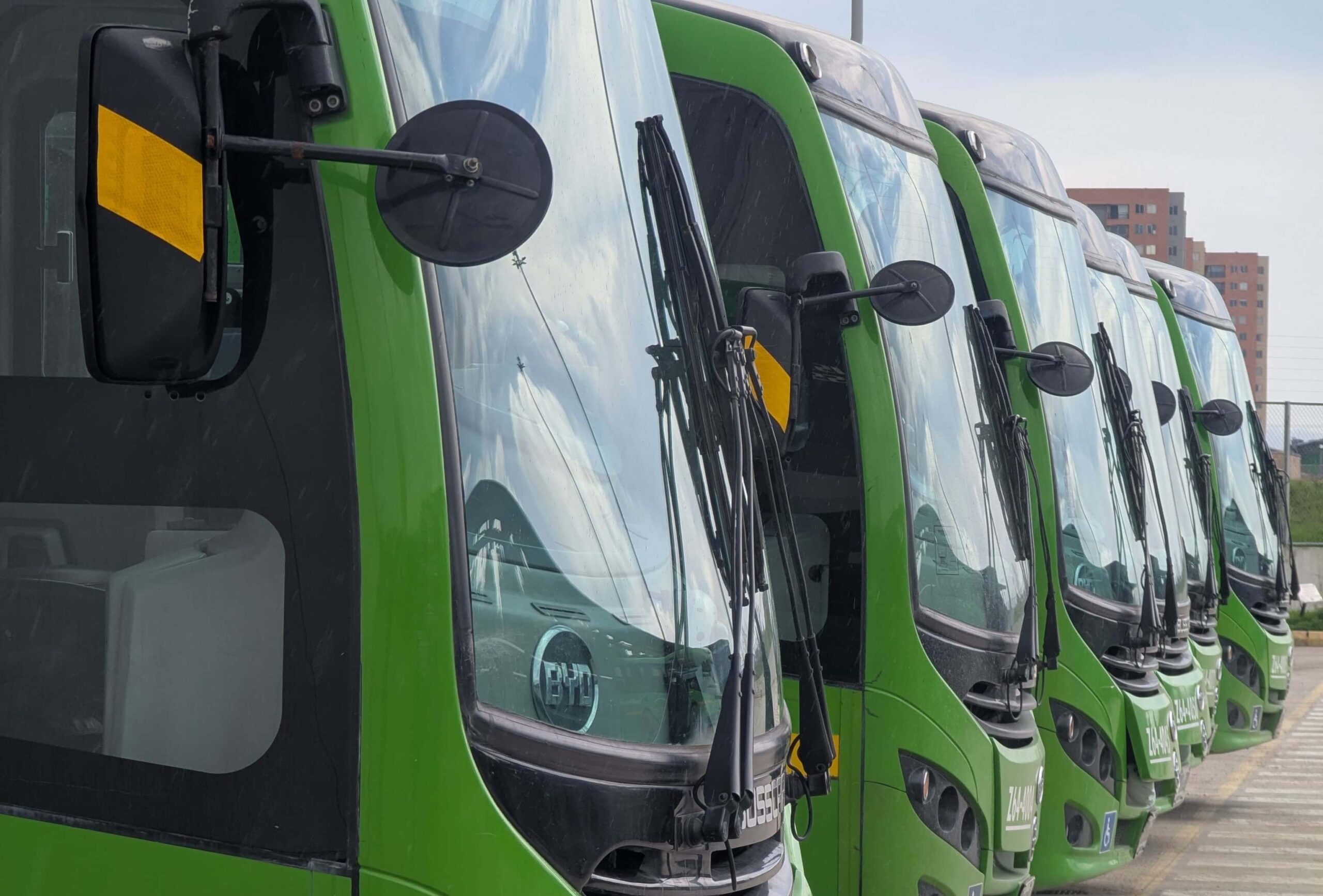 Lee más sobre el artículo 162 buses eléctricos, un paso firme hacia un aire más limpio